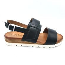 Carica l'immagine nel visualizzatore di Gallery, Vueva WD311R26 nero sandalo in pelle con zeppa di 3 cm. Dotata di una fascia fissa e una con chiusura in velcro