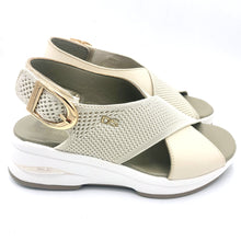 Carica l'immagine nel visualizzatore di Gallery, Donna serena 9M6091DM beige