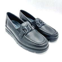Carica l'immagine nel visualizzatore di Gallery, Enval 8756700 nero mocassino classico in pelle con decorazione frontale e soletta estraibile in memory foam