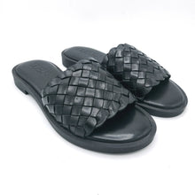 Carica l'immagine nel visualizzatore di Gallery, Vueva WD425R15 nero ciabatta bassa in pelle intrecciata e sottopiede imbottito