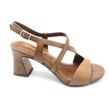 Carica l'immagine nel visualizzatore di Gallery, Tamaris 1-28369-46 cognac sandalo in pelle stampo pitone con tacco largo di 7 cm
