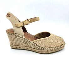 Carica l'immagine nel visualizzatore di Gallery, Tamaris 1-29610-42 lighy gold espadrillas e in tessuto con riporti in pelle scamosciata e braccialetto con velcro