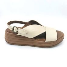 Carica l'immagine nel visualizzatore di Gallery, Bueno WE3202 crema sandalo in pelle con scollo a V e suola in gomma leggera