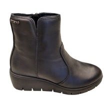 Carica l'immagine nel visualizzatore di Gallery, Enval 8766400 nero stivaletto in pelle con zeppa di 6 cm e chiusura con cerniera