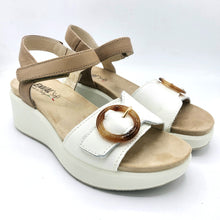 Carica l'immagine nel visualizzatore di Gallery, Enval 1292644 bianco sandalo in pelle con braccialetto e fascia con chiusura a strappo e fibbia decorativa