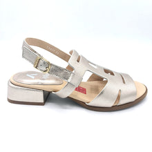 Carica l'immagine nel visualizzatore di Gallery, Callaghan 34407 platino sandalo basso elegante con tacco da 3 cm e tomaia in pelle