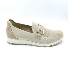Carica l'immagine nel visualizzatore di Gallery, Enval 7763522 crema slip on donna in tessuto con accessorio decorativo frontale. Sandalo dotato di soletta estraibile in memory foam