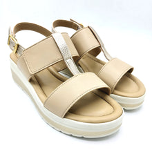 Carica l'immagine nel visualizzatore di Gallery, Valleverde VMI102M sabbia con riporti platino sandalo con doppia fascia di cui una con velcro e sottopiede imbottito
