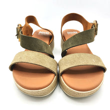 Carica l'immagine nel visualizzatore di Gallery, Pavana IROSEA beige verde e cuoio sandalo in pelle scamosciata con sottopiede imbottito e zeppa di 5 cm