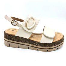 Carica l'immagine nel visualizzatore di Gallery, Donna serena 825988DM panna sandalo con doppia fascia con chiusura regolabile con velcro