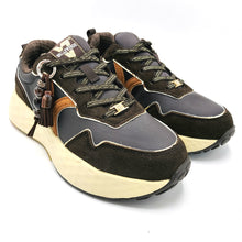 Carica l'immagine nel visualizzatore di Gallery, Valleverde 51502 testa moro sneaker donna in pelle scamosciata e tessuto tecnico, con ciondolo decorativo removibile