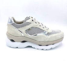 Carica l'immagine nel visualizzatore di Gallery, Callaghan 61501 bianco sneakers donna stringata in pelle scamosciata e tessuto con suola con sistema adaptaction