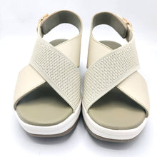Carica l'immagine nel visualizzatore di Gallery, Donna serena 9M6091DM beige
