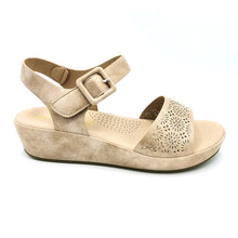 Carica l'immagine nel visualizzatore di Gallery, Amarpies abz26749 beige platino sandalo linea comoda con sottopiede imbottito e chiusura con strappo nascosto da una finta fibbia