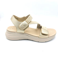 Carica l'immagine nel visualizzatore di Gallery, Valleverde 57100 oro sandali bassi in gomma con fasce elasticizzate e chiusura con velcro
