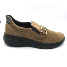 Carica l'immagine nel visualizzatore di Gallery, Enval 2287644 fango mocassino in pelle scamosciata con sistema Easy fit, con soletta estraibile in memory foam