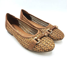 Carica l'immagine nel visualizzatore di Gallery, Tamaris 1-22138-44 cognac ballerina bassa in rafia con accessorio frontale e sottopiede imbottito in pelle