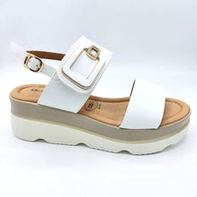 Carica l'immagine nel visualizzatore di Gallery, Donna serena 665986DM bianco sandalo in pelle con doppia fasci di cui una con regolazione in velcro. Dotato di sottopiede imbottito in pelle