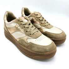 Carica l'immagine nel visualizzatore di Gallery, Tamaris 1-23717-45 beige sneakers stringata donna in pelle scamosciata e pelle con riporti oro