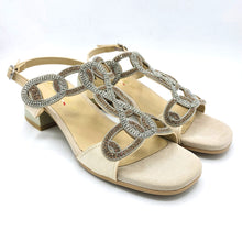 Carica l'immagine nel visualizzatore di Gallery, Enval 1276022 beige sandali donna in camoscio decorati da strass in tinta e tacco largo di 4 cm