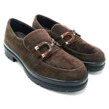 Carica l'immagine nel visualizzatore di Gallery, Enval 2257311 marrone mocassino in pelle e cavallino con decorazione frontale e soletta estraibile in memory foam
