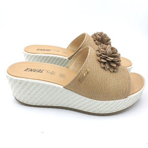 Enval 3768422 beige ciabatta donna con zeeppa di 6 cm e tomaia stampata con accessorio