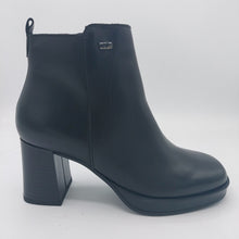 Carica l&#39;immagine nel visualizzatore di Gallery, Valleverde V49401 nero stivaletto donna in pelle con punta quadra e tacco 8 cm
