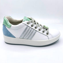 Carica l&#39;immagine nel visualizzatore di Gallery, Igi&amp;co 5657200 celeste sneakers stringata bianco con accessori e soletta estraibile
