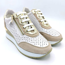 Carica l&#39;immagine nel visualizzatore di Gallery, Valleverde 36421 beige sneaker donna in pelle traforata con zip laterale e lacci regolabili
