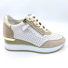 Carica l&#39;immagine nel visualizzatore di Gallery, Valleverde 36421 beige sneaker donna in pelle traforata con zip laterale e lacci regolabili
