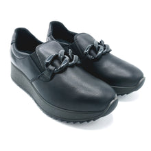 Carica l&#39;immagine nel visualizzatore di Gallery, Enval 6777700 nero mocassino donna in pelle con catena decorativa e soletta estraibile in memory foam
