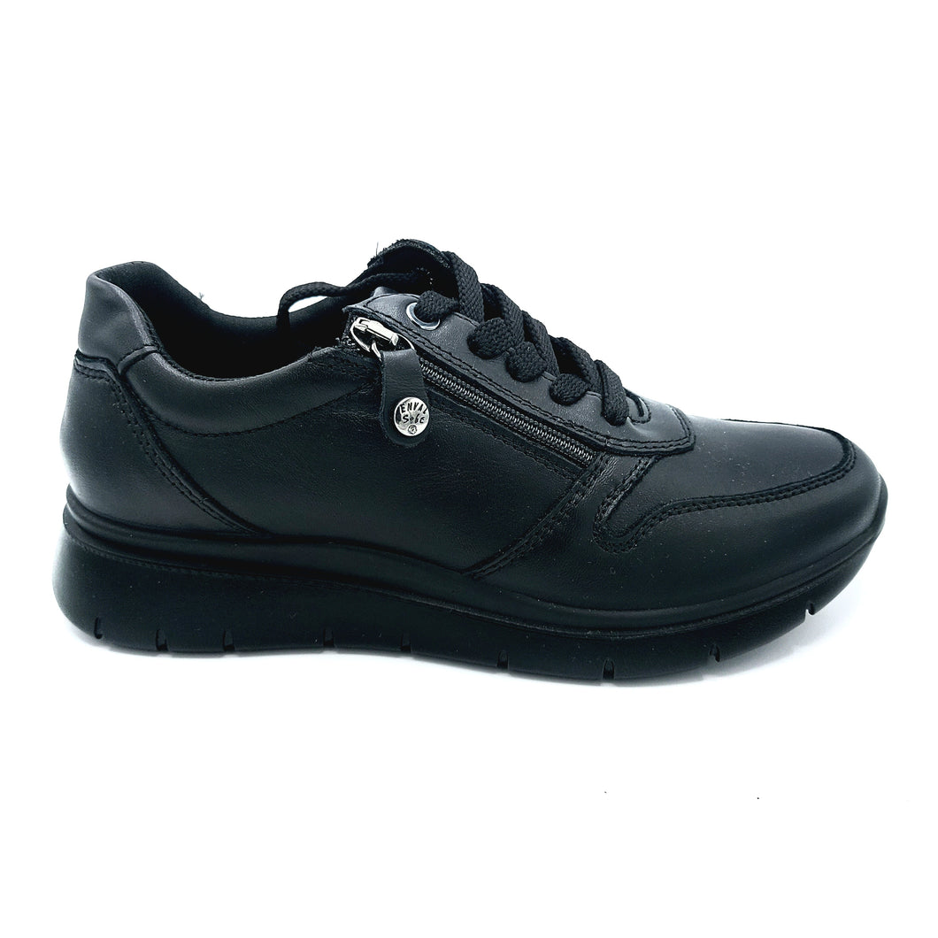 Enval 6775200 nero sneakers donna con tomaia interamente in pelle con lacci e cerniera.
Dotata di soletta estraibile in memory foam e una suola in gomma antishock