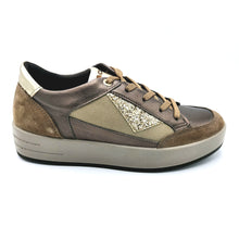 Carica l&#39;immagine nel visualizzatore di Gallery, Igi&amp;co 6668511 bronzo sneakers donna con lacci, con tomaia in pelle e riporti in pelle scamosciata
