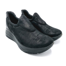 Carica l&#39;immagine nel visualizzatore di Gallery, Enval 6776900 nero slip on in tessuto effetto camoscio con soletta estraibile in memory foam
