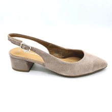 Carica l&#39;immagine nel visualizzatore di Gallery, Tamaris 1-29500-42 taupe slingack in camoscio con pnta affusolata e tacco largo di 4 cm
