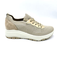 Carica l&#39;immagine nel visualizzatore di Gallery, Enval 7772044 beige sneakers donna in tessuto con lacci. Dotata di una frma ampia e una soletta estraibile in memory foam

