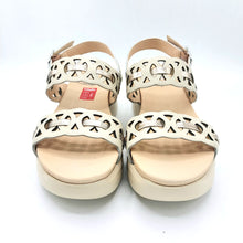 Carica l&#39;immagine nel visualizzatore di Gallery, Callaghan 29926 beige
