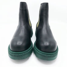 Carica l&#39;immagine nel visualizzatore di Gallery, Bueno WZ1403 nero verde stivaletto donna modello beatles in pelle con elastici e suola a contrasto
