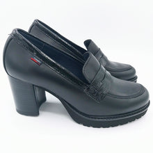 Carica l&#39;immagine nel visualizzatore di Gallery, Callaghan 30806 nero mocassino donna in pelle con rifiniture in naplak con tacco largo di 7 cm e plateau di 1,5 cm
