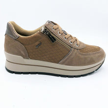 Carica l&#39;immagine nel visualizzatore di Gallery, Igi&amp;co 4672911 beige sneakers in camoscio con lacci e cerniera con soletta estraibile
