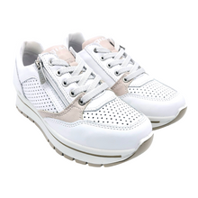 Carica l&#39;immagine nel visualizzatore di Gallery, Igi&amp;o 7660733 bianco sneakers donna con lacci e cerniera. Dotata di soletta estraibile in memory foam
