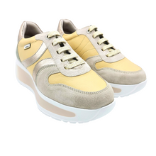 Carica l&#39;immagine nel visualizzatore di Gallery, Callaghan 61600 giallo e beige sneakers donna stringata con sistema adaptaction e soletta estraibile

