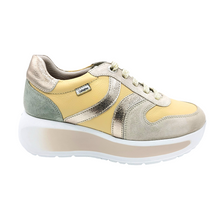 Carica l&#39;immagine nel visualizzatore di Gallery, Callaghan 61600 giallo e beige sneakers donna stringata con sistema adaptaction e soletta estraibile
