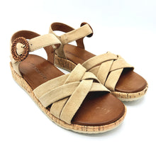 Carica l'immagine nel visualizzatore di Gallery, Tamaris 1-28129-44 beige sandalo in camoscio con zeppa bassa con braccialetto alla caviglia
