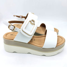 Carica l'immagine nel visualizzatore di Gallery, Donna serena 665986DM bianco
