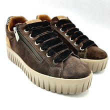 Carica l'immagine nel visualizzatore di Gallery, Igi&amp;co 2168622 testa moro sneakers donna in pelle scamosciata con cerniera e lacci in velluto
