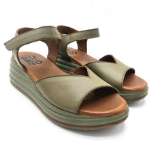 Carica l'immagine nel visualizzatore di Gallery, Bueno wg3301 verde sandalo in pelle con braccialetto alla caviglia con chiusura a strappo e scollo a v
