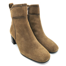 Carica l&#39;immagine nel visualizzatore di Gallery, Tamaris 1-25323-45 marrone tronchetto donna in pelle  scamosciata con tacco di 5 cm e chiusura a cerniera 
