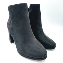 Carica l&#39;immagine nel visualizzatore di Gallery, Tamaris 1-25362-45 nero stivaletto vegan con tacco largo di 8 cm e plateau di 1 cm e cerniera laterale
