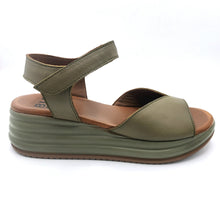 Carica l'immagine nel visualizzatore di Gallery, Bueno wg3301 verde sandalo in pelle con braccialetto alla caviglia con chiusura a strappo e scollo a v
